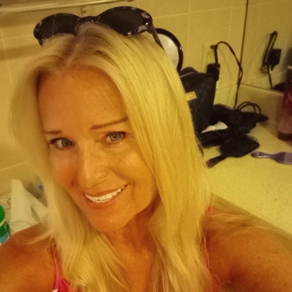 Meet your Posher, Charlee Dawn - Picture 6 of 7